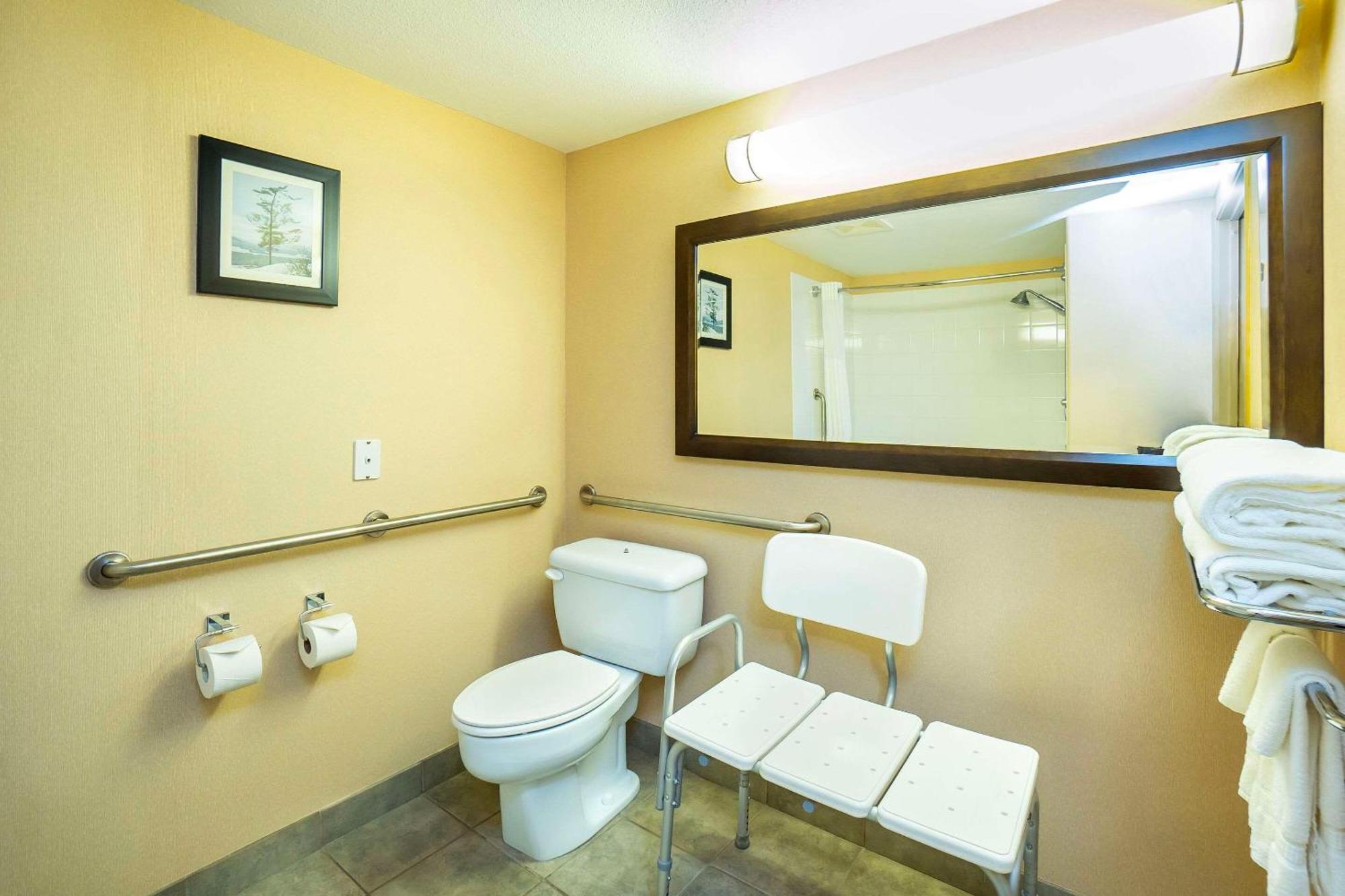 Comfort Inn & Suites Salmon Arm Εξωτερικό φωτογραφία